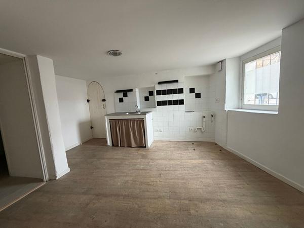 APPARTEMENT T1 - REZ-DE-CHAUSSEE - PARKING GRATUIT JUSTE A COTE