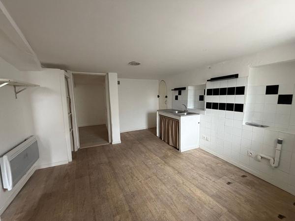 APPARTEMENT T1 - REZ-DE-CHAUSSEE - PARKING GRATUIT JUSTE A COTE