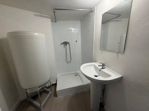 APPARTEMENT T1 - REZ-DE-CHAUSSEE - PARKING GRATUIT JUSTE A COTE