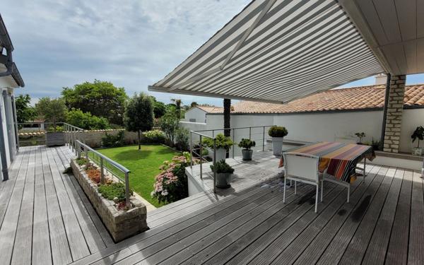 Maison à vendre    5 pièces •  La Flotte