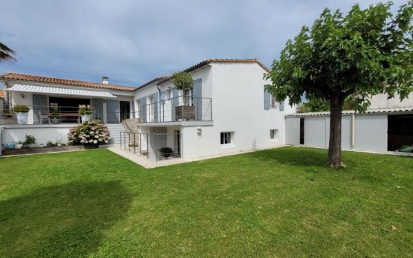 Maison à vendre    5 pièces •  La Flotte