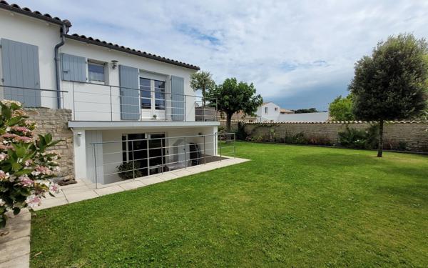 Maison à vendre    5 pièces •  La Flotte