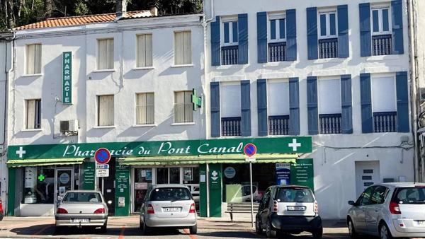 Local commercial composé d'une pharmacie en location