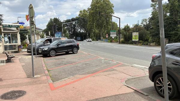 Local commercial composé d'une pharmacie en location