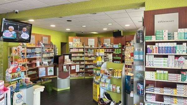 Local commercial composé d'une pharmacie en location