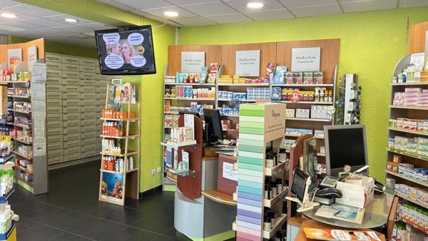 Local commercial composé d'une pharmacie en location