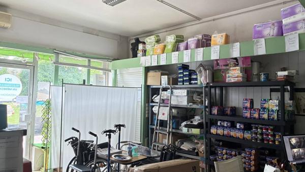 Local commercial composé d'une pharmacie en location