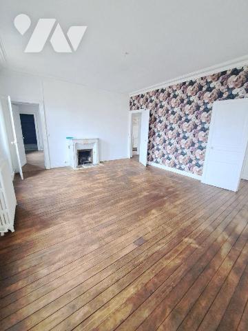 LE MANS HYPER CENTRE - BANQUE DE FRANCE - JACOBINS
Dans immeuble Haussmannien, appartement au ...