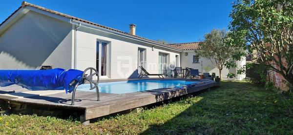 Maison individuelle de plain-pied avec garage et piscine