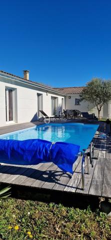 Maison individuelle de plain-pied avec garage et piscine