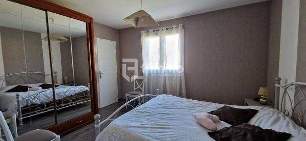 Maison individuelle de plain-pied avec garage et piscine