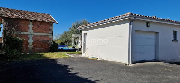 Maison individuelle de plain-pied avec garage et piscine