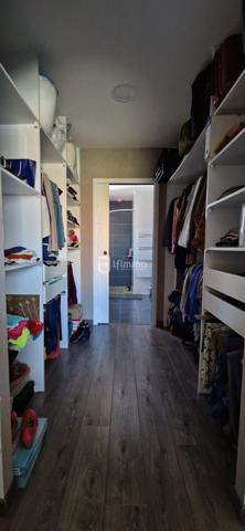 Maison individuelle de plain-pied avec garage et piscine