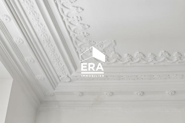 À VENDRE ! Studio rénové de 24 m² avec balcon, immeuble ancien du XVIIe, secteur Palais Royal - Louvre/Richelieu