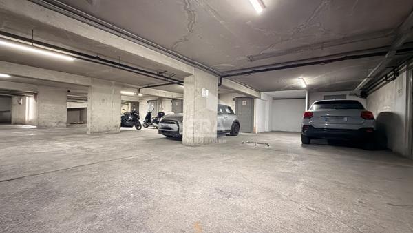 Grande place de parking 18m2