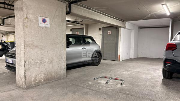 Grande place de parking 18m2