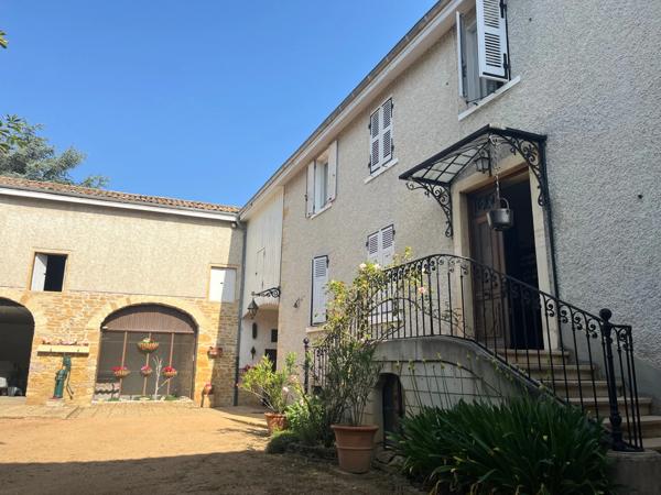LIMAS (69) MAISON en pierres de caractère de 171 m2 avec des dépendances de 300 m2