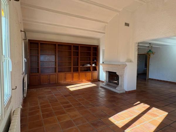 Habitation T7 avec garages, piscine et jardin
