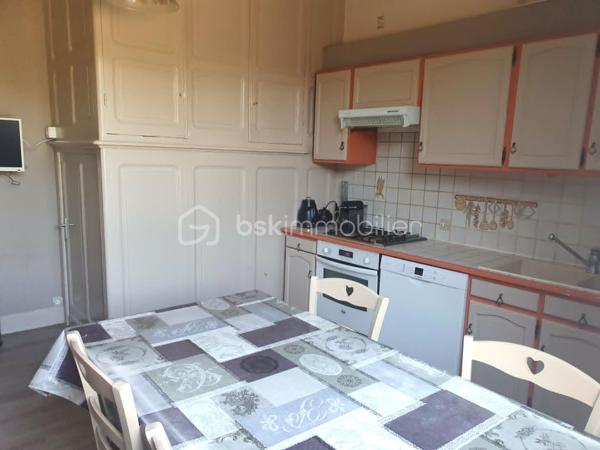 Secteur ORIGNY STE BENOITE, En exclusivité. Belle maison lumineuse de caractère 157 M² se composant d'un couloir central desservant un séjour de 37 M² avec cheminée en marbre, salon 22 M², cuisine aménagée, Wc . A l'étage : Palier desservant 3 grandes chambres dont une avec salle d'eau privative, wc, salle de douches et bains, buanderie. Grand grenier aménageable. Garage pour 2 Véhicule, cave, Bâtiment, Grande terrasse, Agréable jardin. Impôts fonciers 1400 €. Menuiserie PVC avec volet roulant électrique, Cc fuel  chaudière  marque VIESSMAN, toiture en ardoise naturelle récente. Pas de gros travaux à prévoir. A visiter sans tarder.
