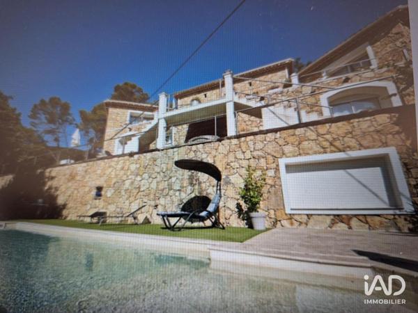 Maison à vendre 5 pièces 190 m² Le Cannet-des-Maures