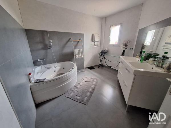 Maison à vendre 5 pièces 190 m² Le Cannet-des-Maures