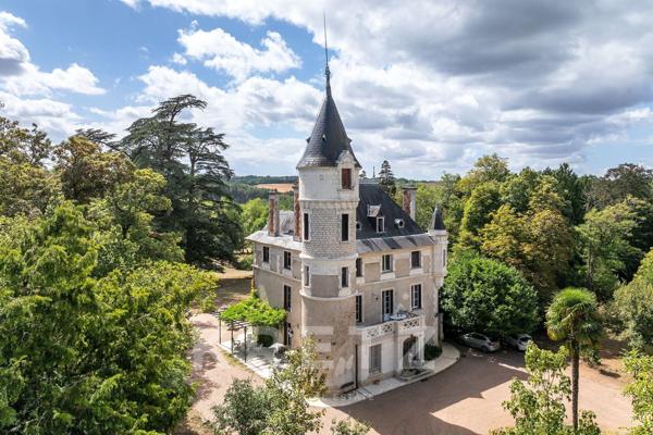 Château historique du XVIIᵉ, 600 m², parc 10 ha, piscine