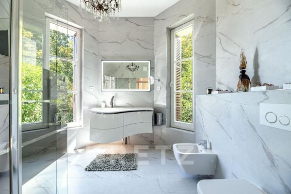 Château historique du XVIIᵉ, 600 m², parc 10 ha, piscine