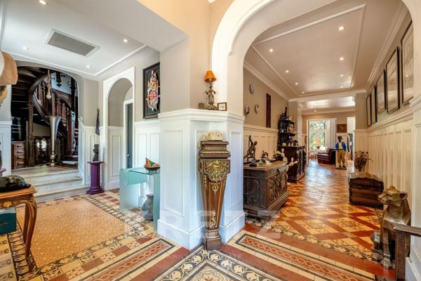 Château historique du XVIIᵉ, 600 m², parc 10 ha, piscine