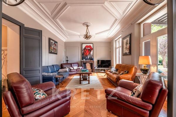 Château historique du XVIIᵉ, 600 m², parc 10 ha, piscine