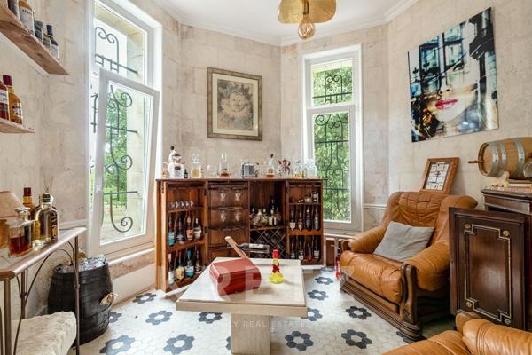 Château historique du XVIIᵉ, 600 m², parc 10 ha, piscine