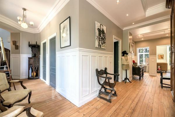 Château historique du XVIIᵉ, 600 m², parc 10 ha, piscine