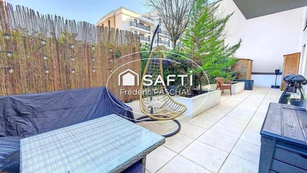 Appartement 3 pièces, 2 chambres - Terrasse de 33 m² - Parking double en SUS.