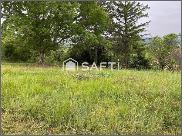 Rare sur le secteur : terrain constructible de 800m2, viabilisé avec C.O.S de 30%