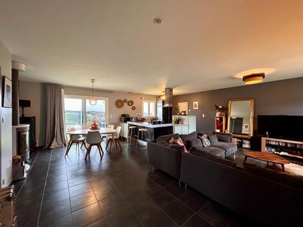 A vendre, maison de plain-pied avec une superbe vue, à COURSAC 24430