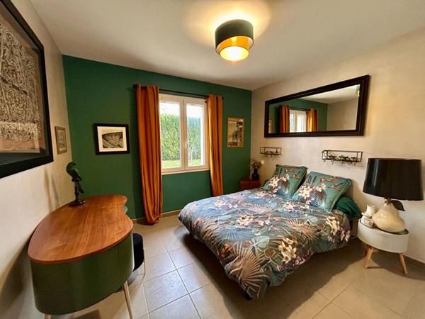 A vendre, maison de plain-pied avec une superbe vue, à COURSAC 24430