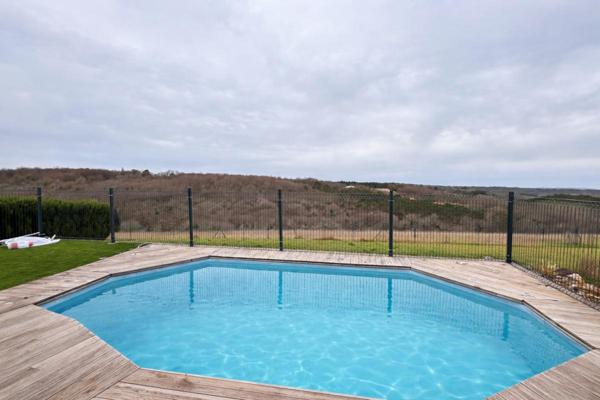 A vendre, maison de plain-pied avec une superbe vue, à COURSAC 24430