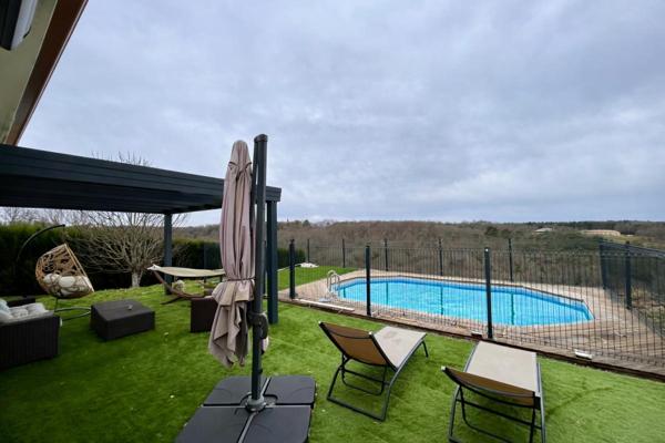 A vendre, maison de plain-pied avec une superbe vue, à COURSAC 24430