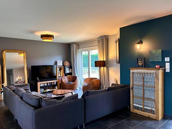 A vendre, maison de plain-pied avec une superbe vue, à COURSAC 24430