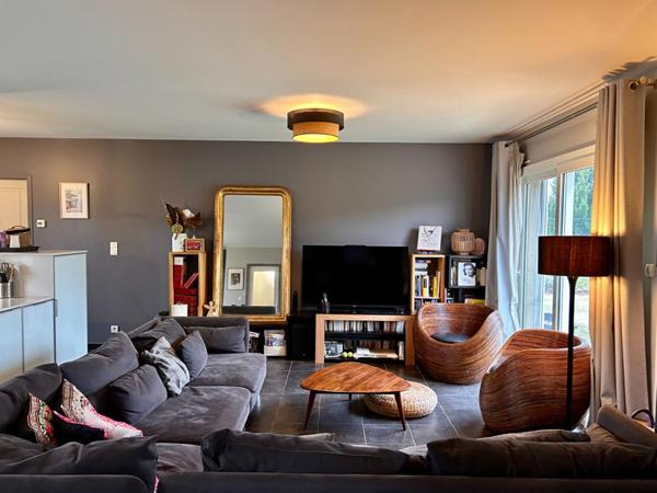 A vendre, maison de plain-pied avec une superbe vue, à COURSAC 24430