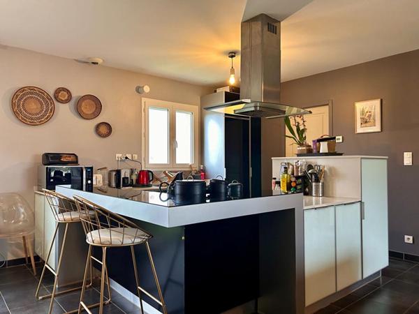 A vendre, maison de plain-pied avec une superbe vue, à COURSAC 24430