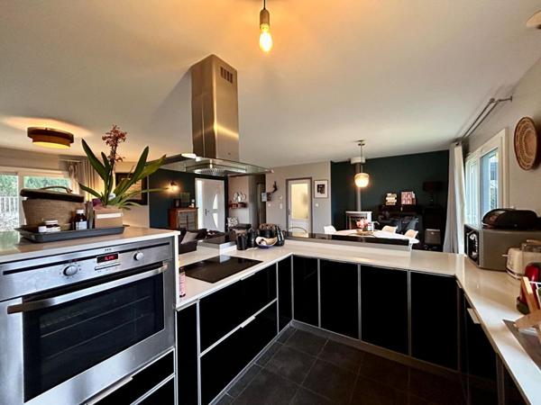 A vendre, maison de plain-pied avec une superbe vue, à COURSAC 24430