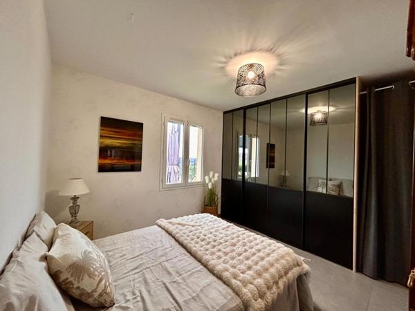 A vendre, maison de plain-pied avec une superbe vue, à COURSAC 24430