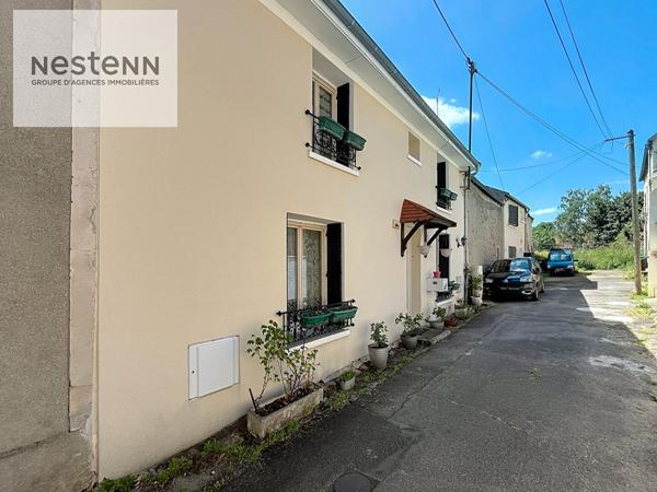 À Vendre Maison de ville au calme avec deux chambres un double garage d'environ 40 m² et potentiel d'agrandissement