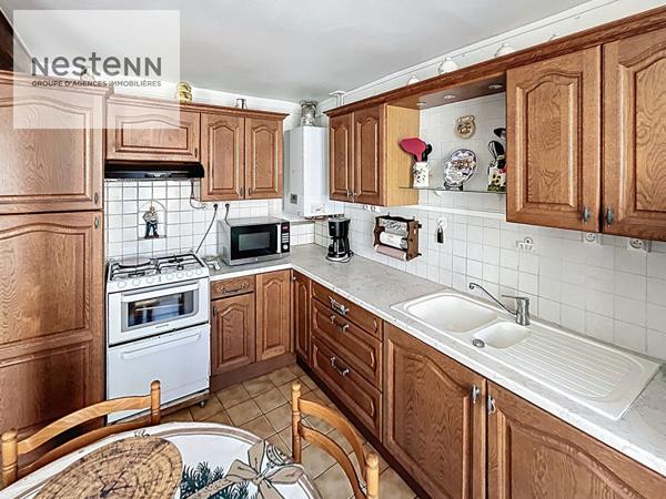 À Vendre Maison de ville au calme avec deux chambres un double garage d'environ 40 m² et potentiel d'agrandissement