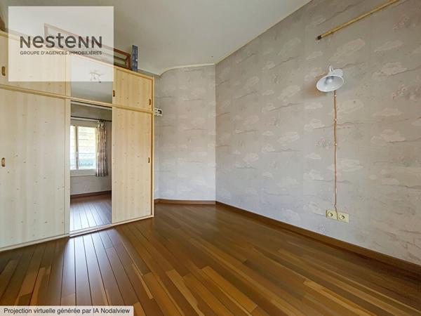 À Vendre Maison de ville au calme avec deux chambres un double garage d'environ 40 m² et potentiel d'agrandissement