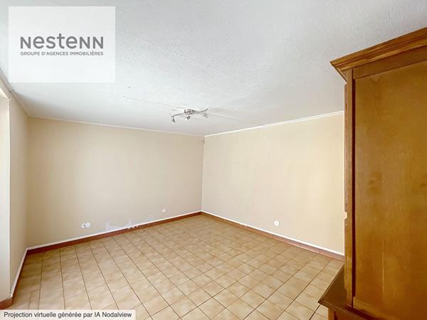 À Vendre Maison de ville au calme avec deux chambres un double garage d'environ 40 m² et potentiel d'agrandissement