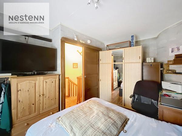 À Vendre Maison de ville au calme avec deux chambres un double garage d'environ 40 m² et potentiel d'agrandissement