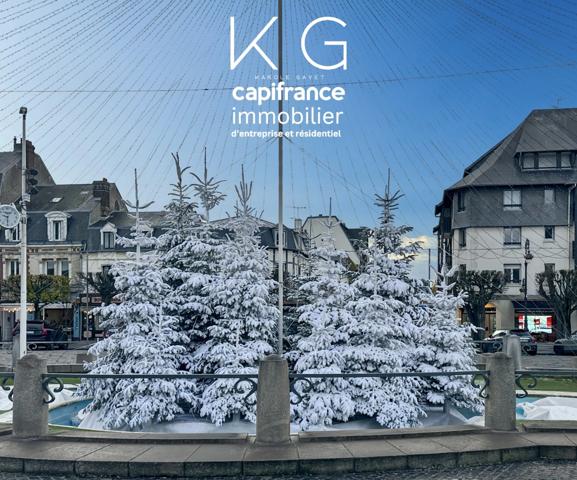 Deauville hypercentre, local 140m2 de plain-pied en angle de rue brut de béton, visibilité exceptionnelle