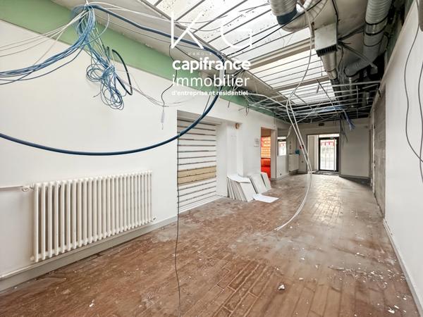 Deauville hypercentre, local 140m2 de plain-pied en angle de rue brut de béton, visibilité exceptionnelle