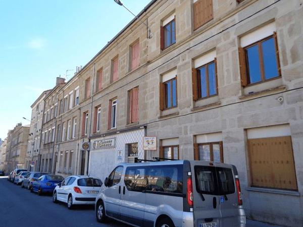 Local commercial 5 pièces T5 F5 140 m² à Saint Etienne 35 RUE DES PASSEMENTIERS 42100 à louer